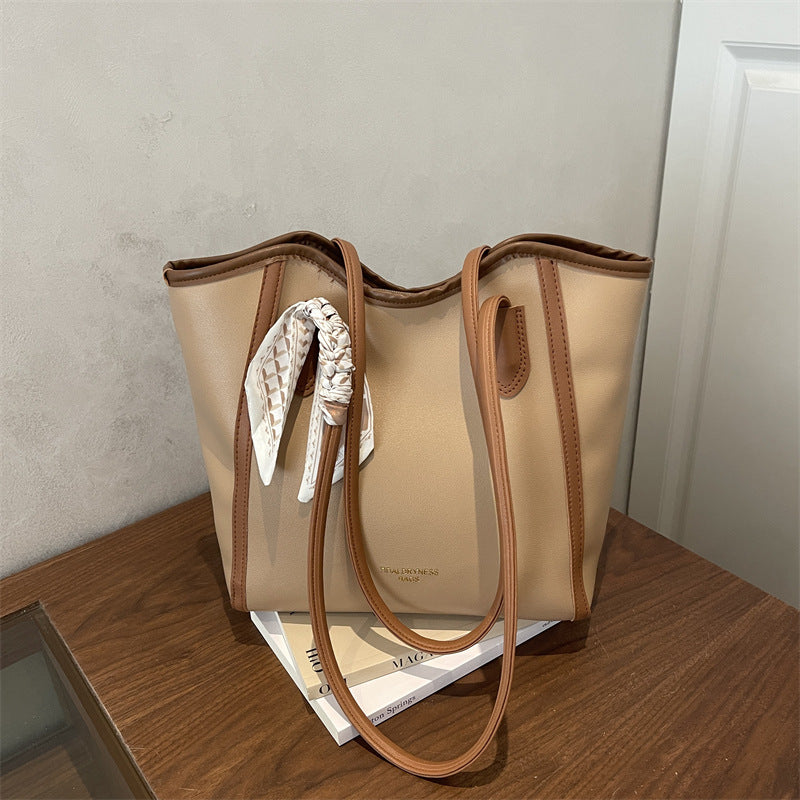 Damen elegante Handtasche mit modischem Schalszierring Nord Taschen
