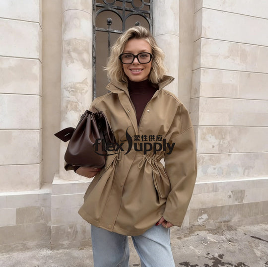 Damen Kurzparka mit Taillenzug und hohem Kragen Nord Taschen