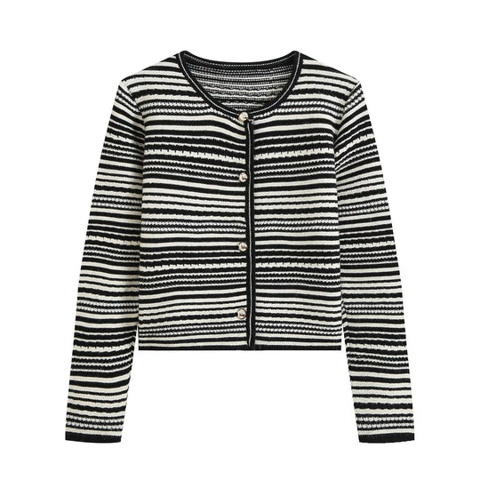 Damen gestreifte Kurzstrickjacke mit Rundhals und dekorativen Knöpfen Nord Taschen