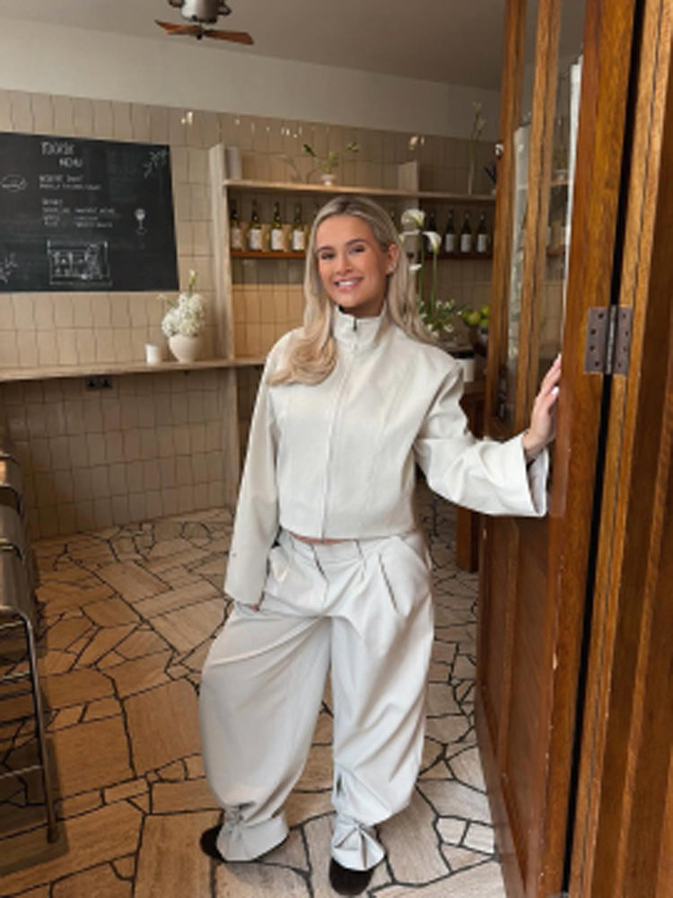 Damen Kurzjacke mit Stehkragen und weiten Bundfaltenhose Set Nord Taschen