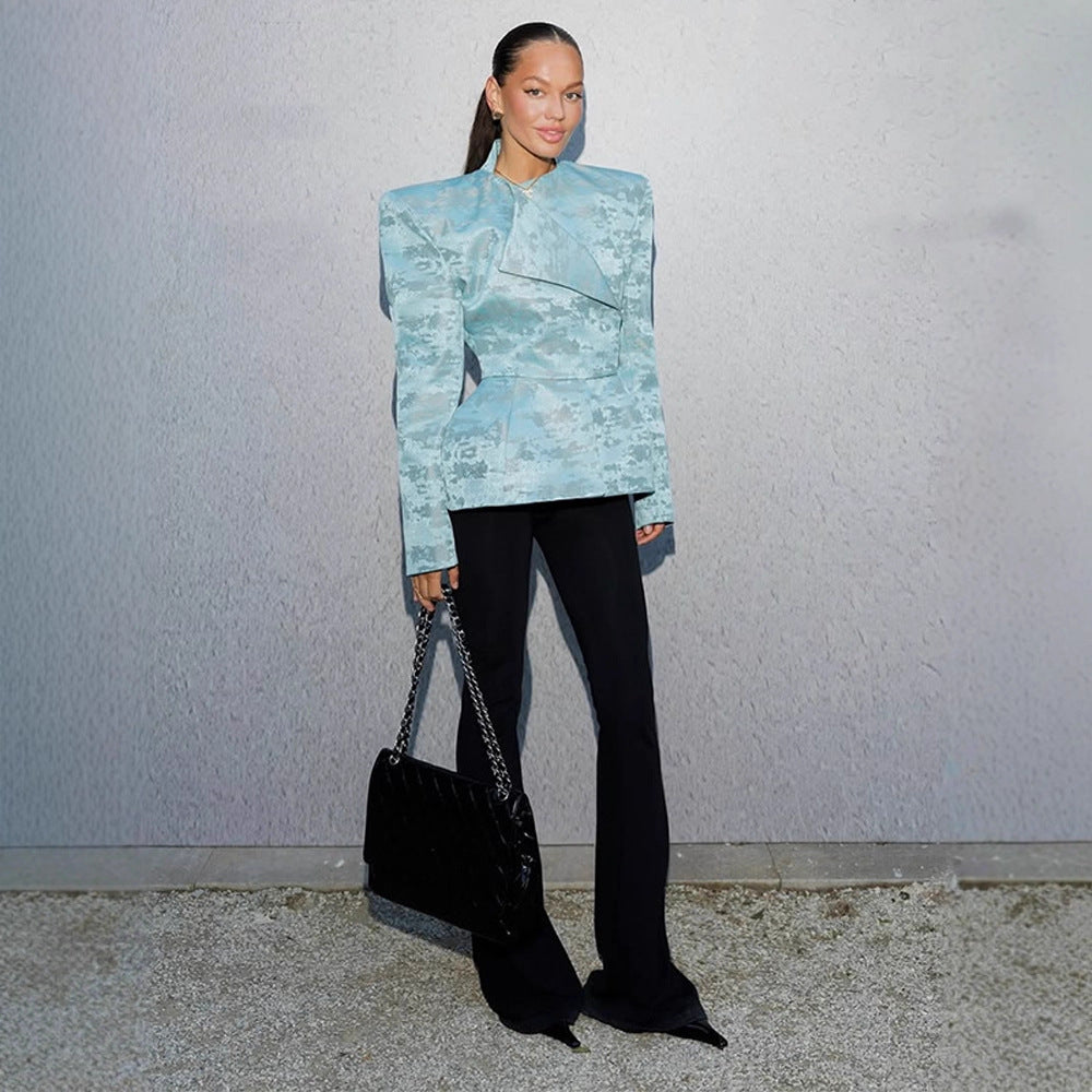 Damen Taillierter Jacquard-Blazer mit betonten Schultern, Schößchen und asymmetrischem Revers Nord Taschen
