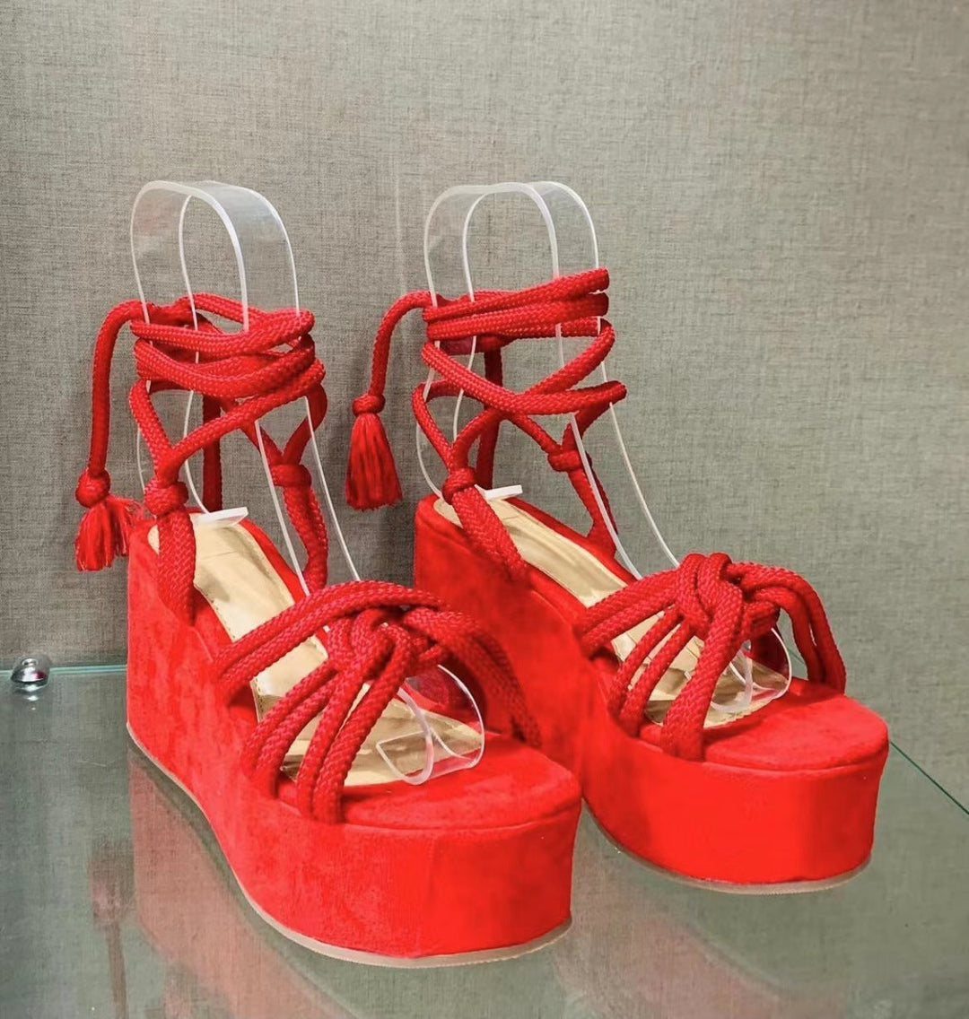 Damen Wedge-Sandalen mit geflochtenem Riemendesign und komfortabler Plateau-Sohle Nord Taschen