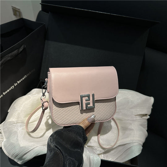 Damen Umhängetasche im minimalistischen Design mit eleganten Metallakzenten Nord Taschen