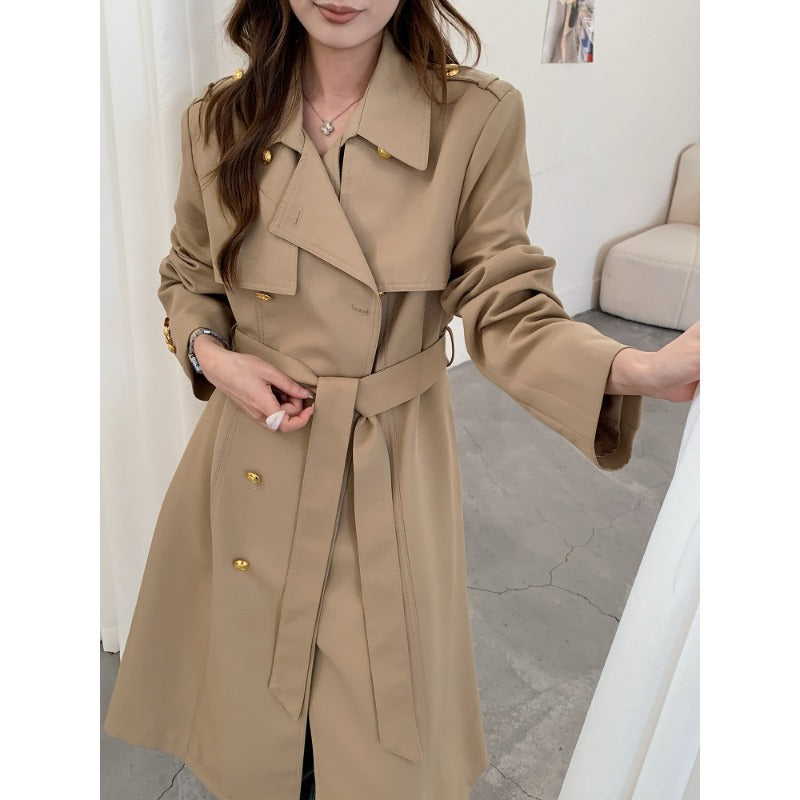 Damen Taillierter Trenchcoat mit Bindegürtel und goldenen Knopfdetails Nord Taschen