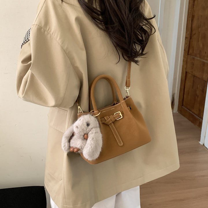Damen modische Handtasche mit kuscheligem Anhänger Nord Taschen
