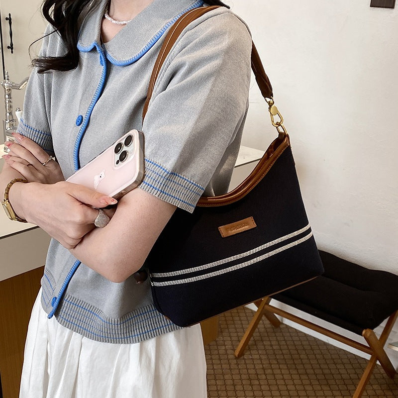 Damen Hobo-Tasche aus strapazierfähigem Material mit dekorativer Quaste Nord Taschen