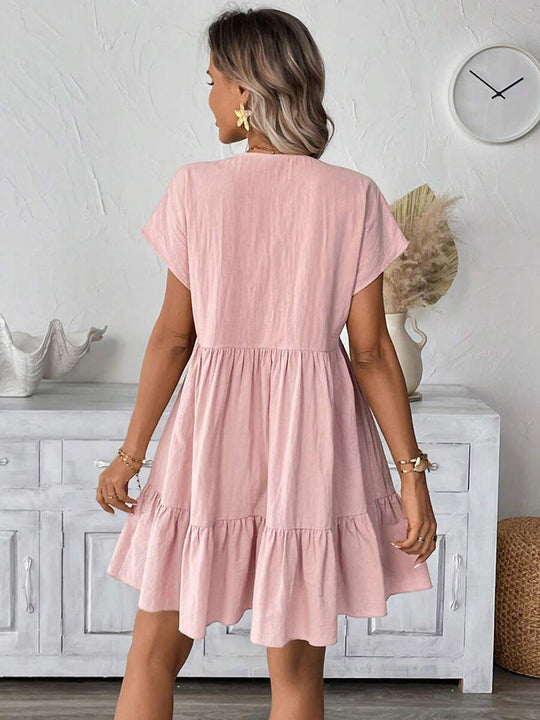 Damen kurzes Sommerkleid mit tiefem V-Ausschnitt und Rüschensaum