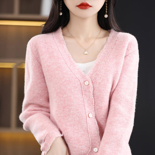 Damen Kurzgeschnittener V‑Ausschnitt‑Cardigan mit feinem Flor und Perlmuttknöpfen Nord Taschen