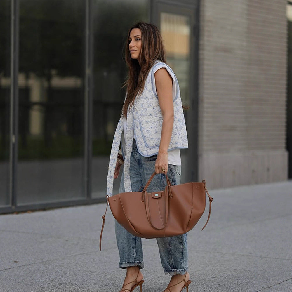 Damen Geräumiger Leder-Shopper mit geschwungener Silhouette und Magnetverschluss Nord Taschen