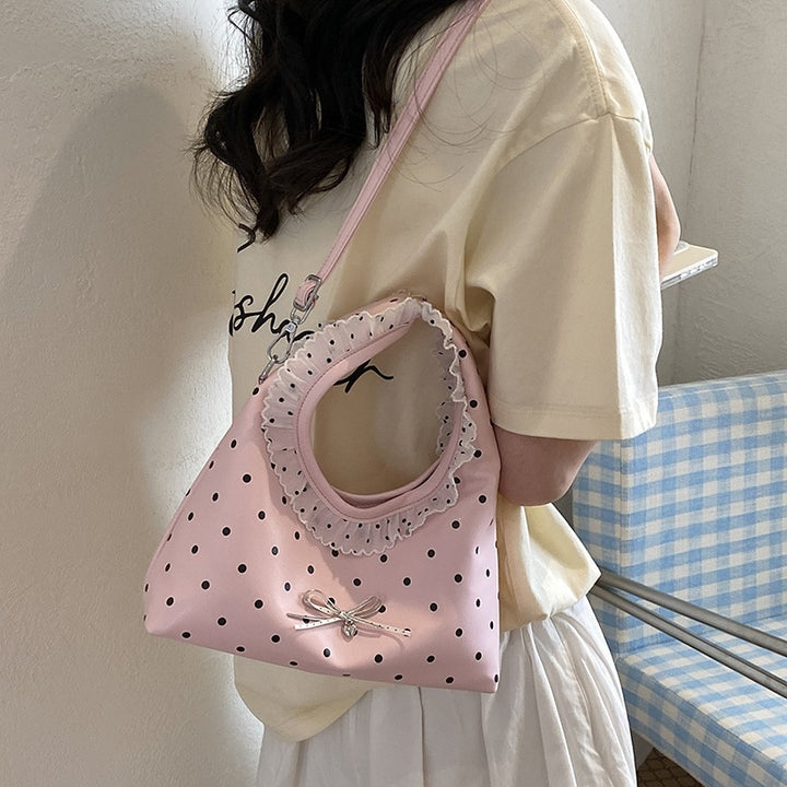 Damen Hobo-Tasche aus hochwertigem Kunstleder mit verspieltem Rüschendesign Nord Taschen
