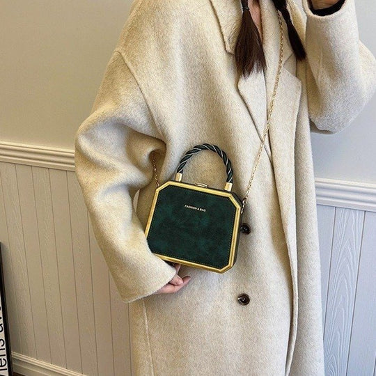 Damen elegante Handtasche im geometrischen Design mit goldenen Akzenten Nord Taschen
