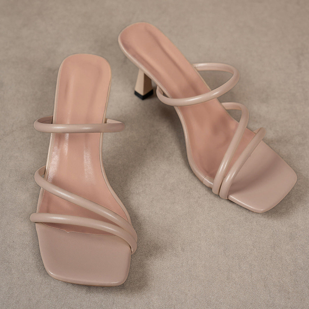 Damen nan minimalistische Sandalette mit drei schmalen Riemen, quadratischer Zehenform und femininem Trichterabsatz
