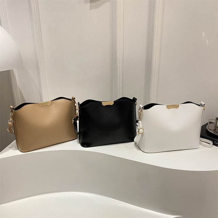 Damen klassische Umhängetasche mit elegantem Metallverschluss Nord Taschen