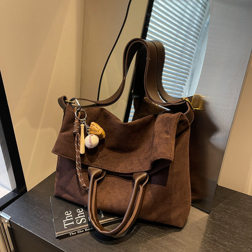 Damen stilvolle Schultertasche mit abnehmbarem Schlüsselanhänger Nord Taschen