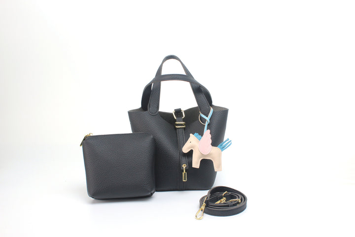 Damen Hobo-Tasche mit abnehmbarem Mini-Organizer und charmantem Tieranhänger Nord Taschen