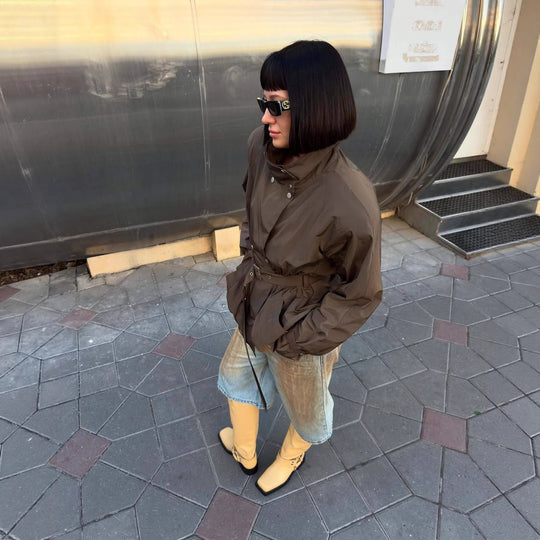 Damen Kurz geschnittener taillierter Trenchcoat mit Stehkragen und Bindegürtel Nord Taschen