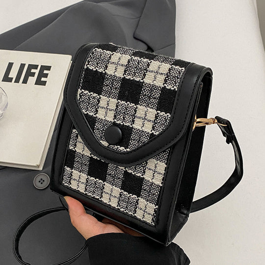 Damen Umhängetasche mit strukturiertem Karomuster und eleganter Klappöffnung Nord Taschen