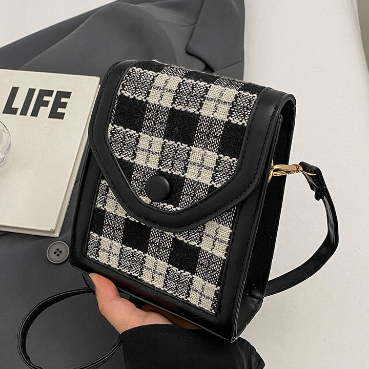 Damen Umhängetasche mit strukturiertem Karomuster und eleganter Klappöffnung Nord Taschen