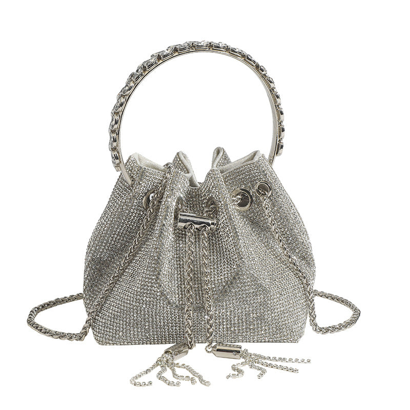 Damen Beuteltasche mit funkelndem Design und hochwertigem Kettenhenkel Nord Taschen