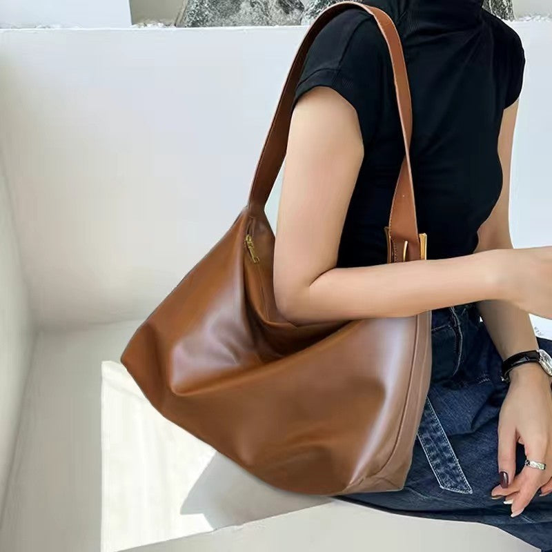 Damen Hobo-Tasche aus hochwertigem Leder mit elegantem asymmetrischem Design Nord Taschen