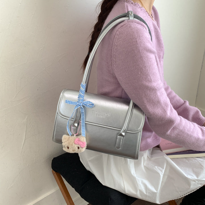 Damen elegante Handtasche mit verspieltem Stoffanhänger Nord Taschen