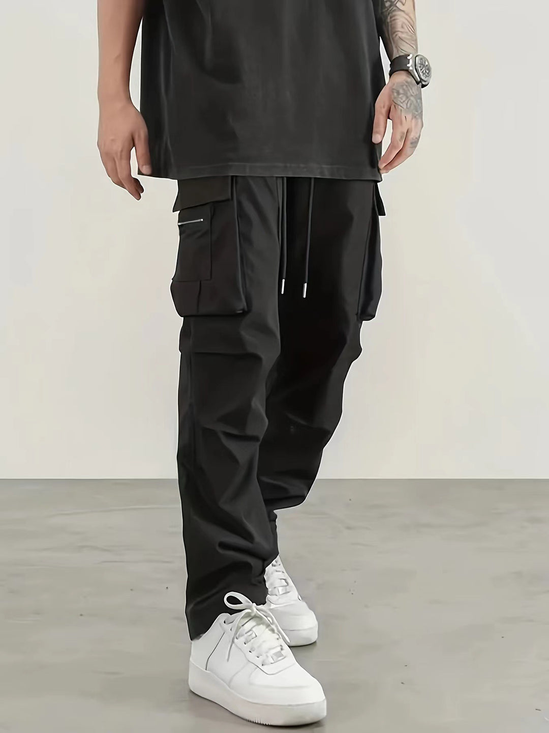 Herren Weite technische Cargohose mit großen Klapp- und Reißverschlusstaschen und Kordelzugbund Nord Taschen