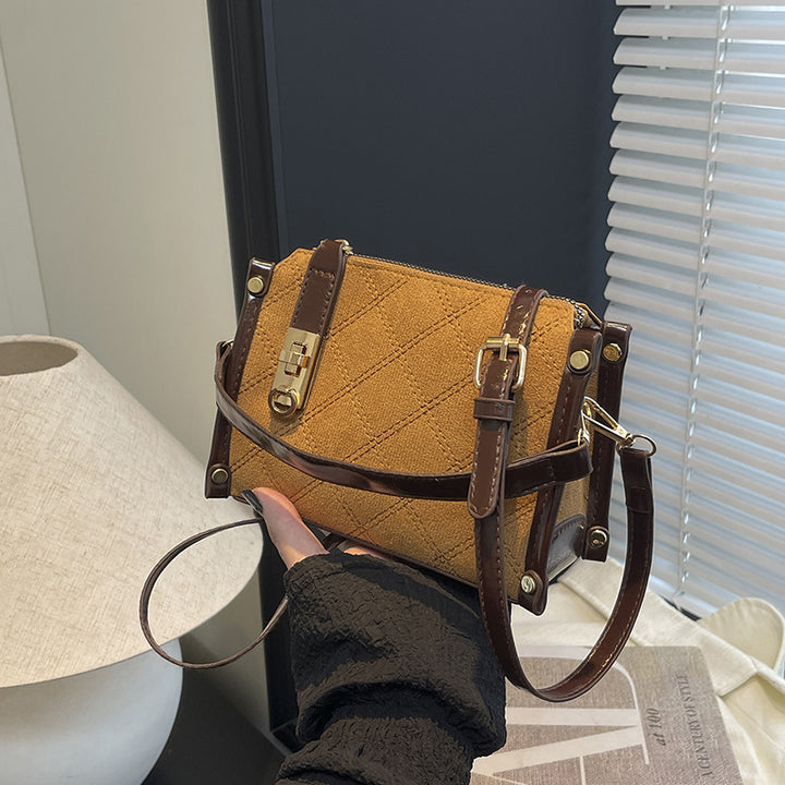 Damen elegante Handtasche mit glänzenden Akzenten und praktischem Reißverschluss Nord Taschen