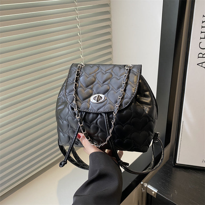 Damen Rucksackhandtasche mit elegantem Herzdesign und Kettenakzenten Nord Taschen
