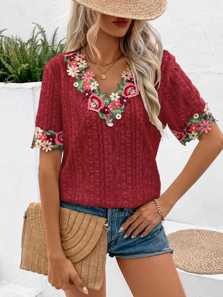 Damen Bluse mit floralen Stickereien und luftigen Ärmeln