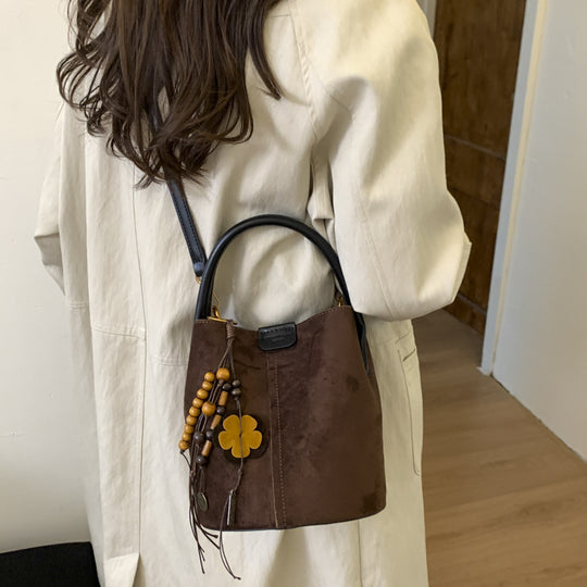 Damen Handtasche mit modernem Design und verspielten Applikationen Nord Taschen
