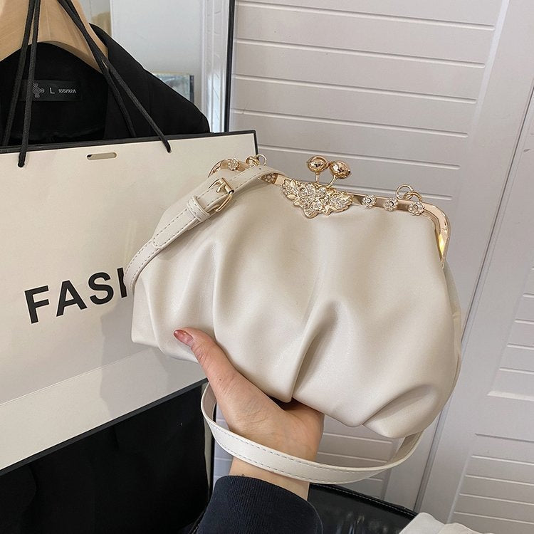 Damen Clutch-Handtasche mit eleganter Struktur und kunstvollem Verschluss Nord Taschen