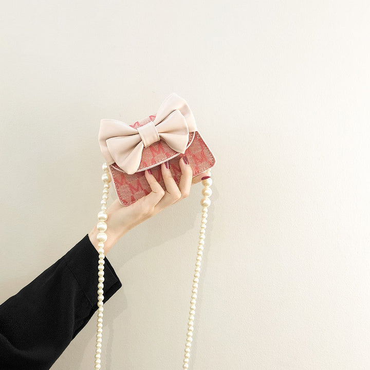 Damen Clutch mit verspieltem Schleifen-Design und edlen Perlenakzenten Nord Taschen