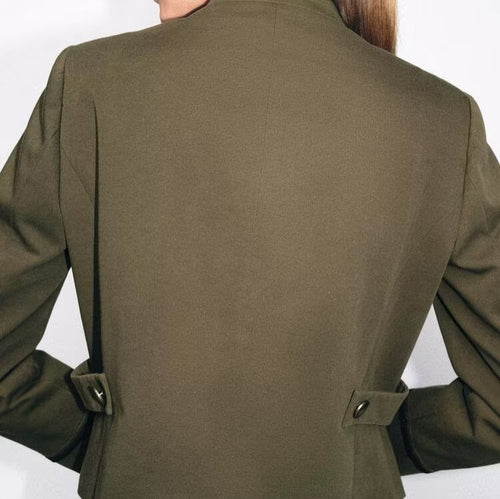 Damen Kurzjacke im Militärstil mit Stehkragen und dekorativer Kordierung Nord Taschen