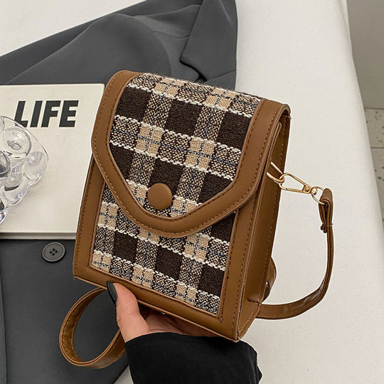 Damen Umhängetasche mit strukturiertem Karomuster und eleganter Klappöffnung Nord Taschen