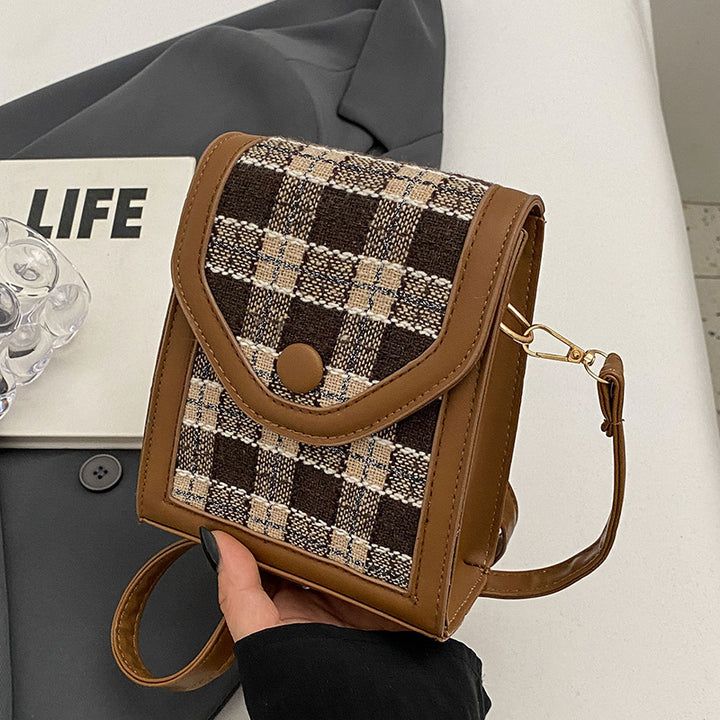 Damen Umhängetasche mit strukturiertem Karomuster und eleganter Klappöffnung Nord Taschen