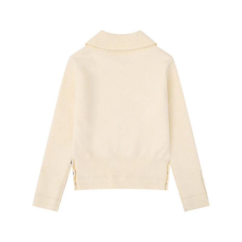 Damen Feinstrick-Polo-Pullover mit Zopfmuster, Zierknopfbesatz und taillierter Passform Nord Taschen