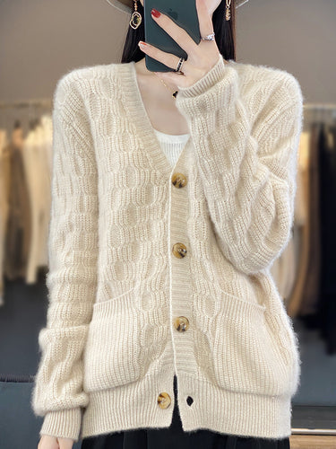 Damen Weicher Angora‑Look Zopfmuster-Cardigan mit V‑Ausschnitt und aufgesetzten Taschen Nord Taschen