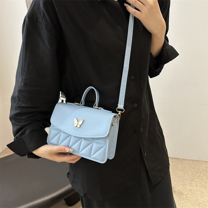 Damen elegante Handtasche mit Quermuster und stylischem Schmetterling Nord Taschen