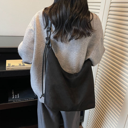 Damen Hobo-Tasche aus weichem Veloursleder mit verstellbarem Schulterriemen Nord Taschen