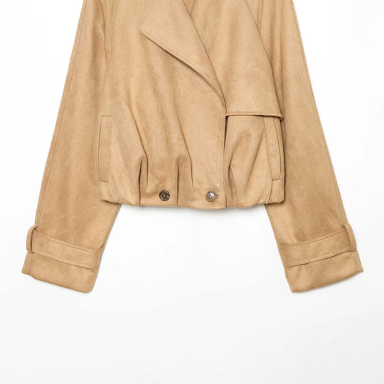 Damen Kurzgeschnittene Trenchjacke in Veloursleder‑Optik mit Schulterklappen und Schnallenmanschetten Nord Taschen