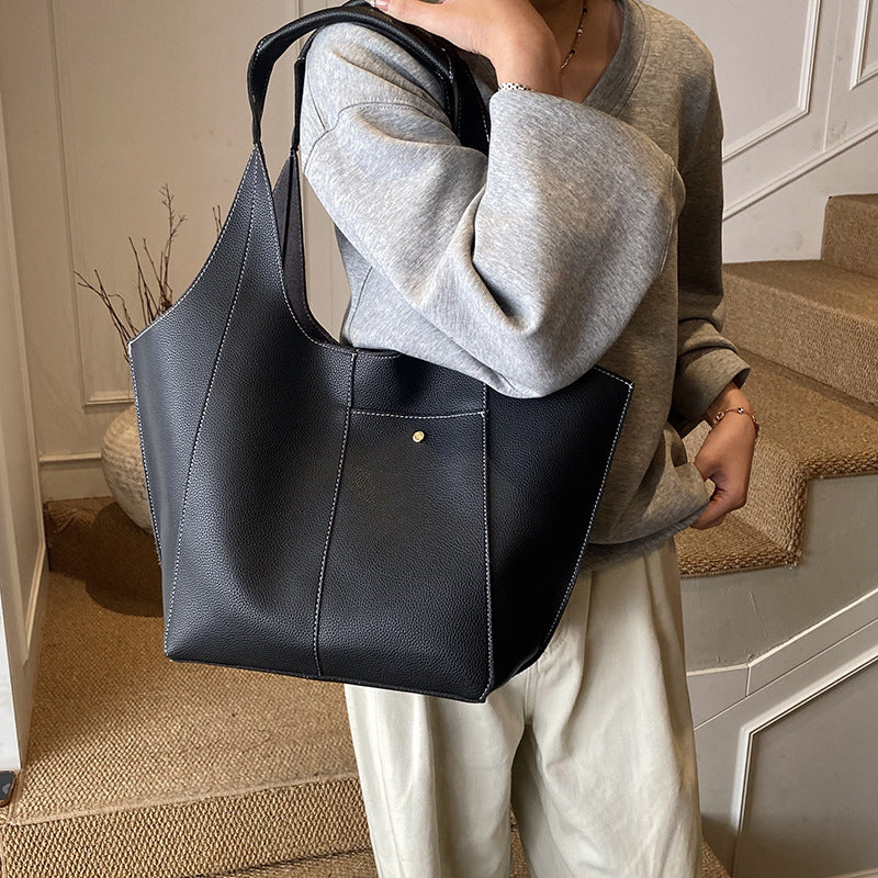 Damen stilvolle Handtasche mit zwei seitlichen Fächern Nord Taschen