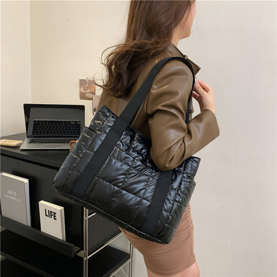 Damen modische und praktische Umhängetasche mit gepolstertem Design Nord Taschen