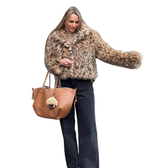 Damen Kurze Kunstpelzjacke im Leo-Muster mit kastiger Silhouette und weitem Kragen Nord Taschen