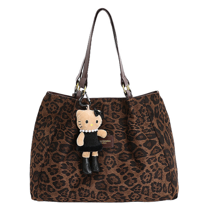 Damen Hobo-Tasche aus weichem Veloursleder mit niedlichem Anhänger Nord Taschen