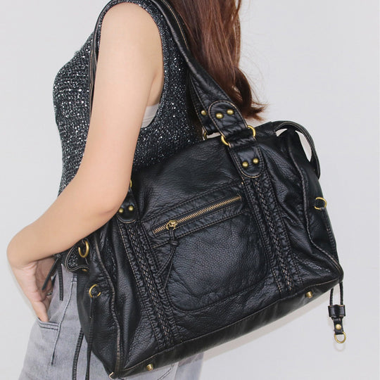 Damen Handtasche mit strukturiertem Design und dekorativen Metallakzenten Nord Taschen