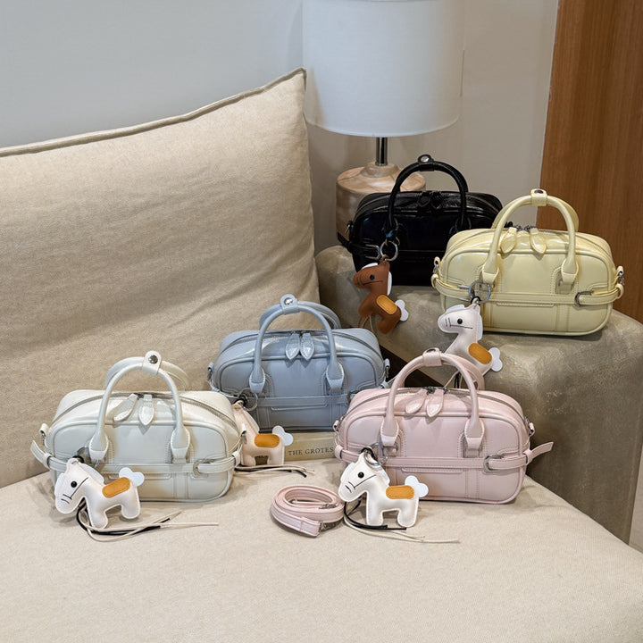 Damen modische Handtasche mit verspieltem Tieranhänger Nord Taschen