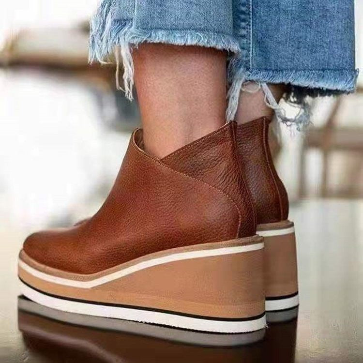 Damen  Keil-Ankle Boots mit genarbtem Kunstleder, dämpfender Plateausohle und gepolstertem Komfortfußbett Nord Taschen