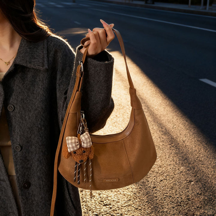 Damen elegante Schultertasche mit süßem Plüschanhänger Nord Taschen