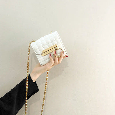Damen Clutch mit stilvollem Kettenriemen und eleganter Steppverarbeitung Nord Taschen