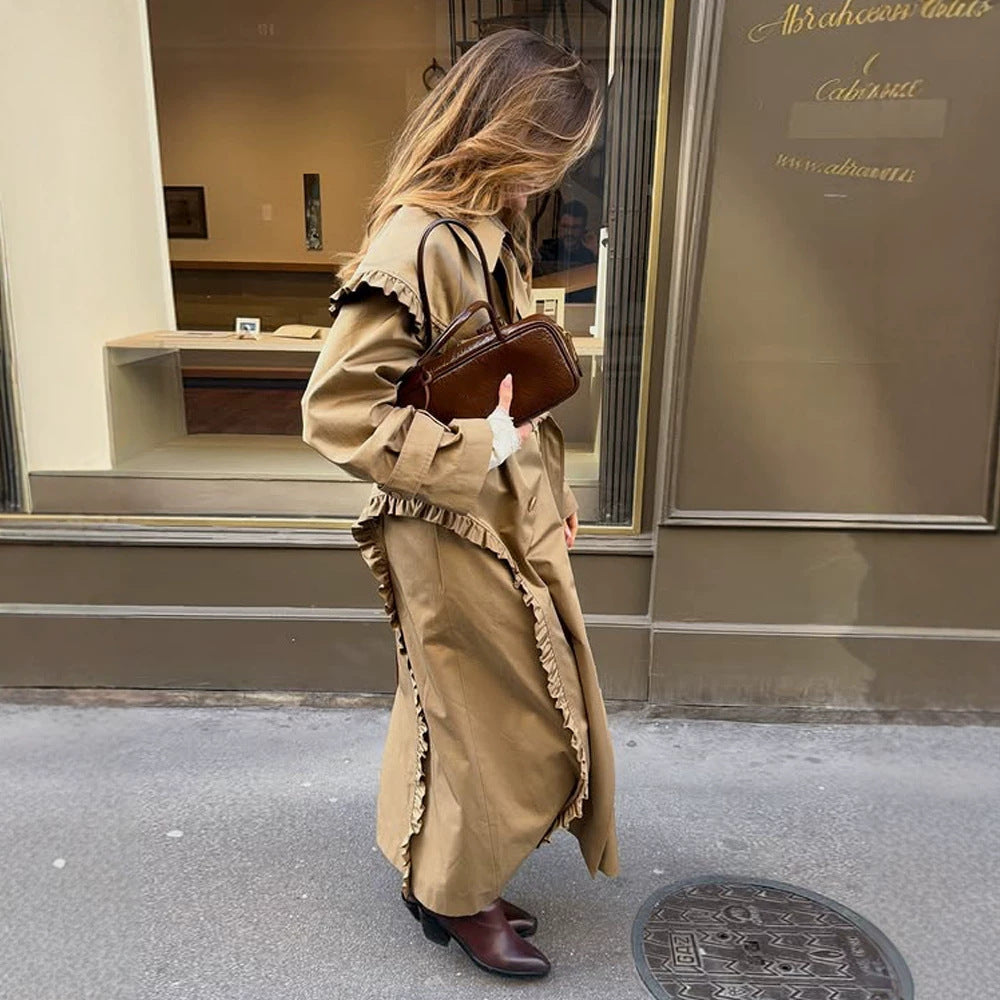 Damen maxilanger Trenchcoat mit Volant‑Schultercape und verstellbaren Manschetten Nord Taschen